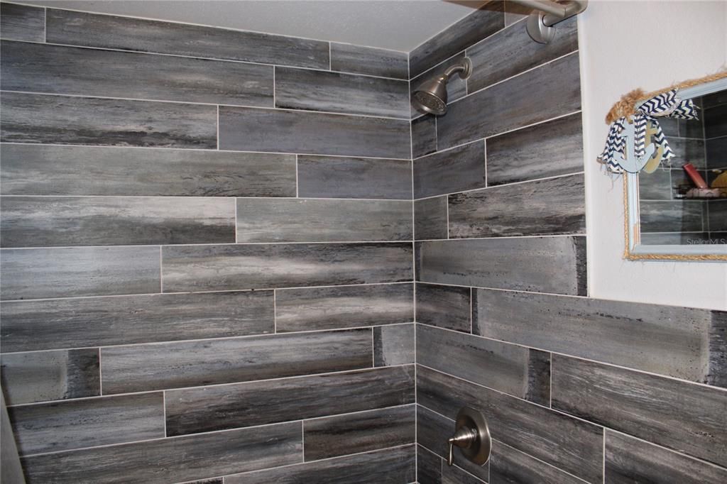 For Sale: $299,900 (2 beds, 2 baths, 1279 Square Feet)