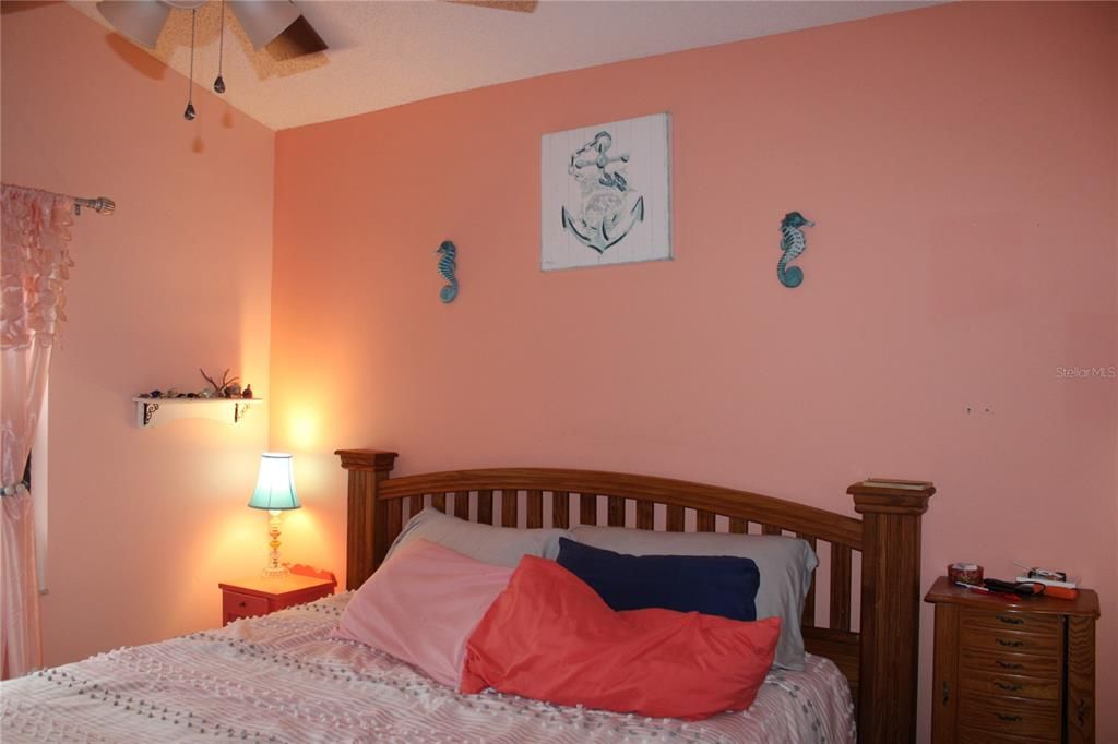 For Sale: $299,900 (2 beds, 2 baths, 1279 Square Feet)
