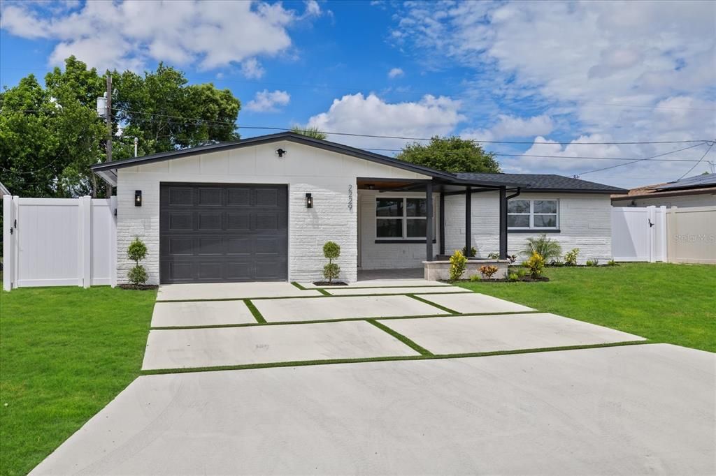 For Sale: $314,900 (3 beds, 2 baths, 1356 Square Feet)