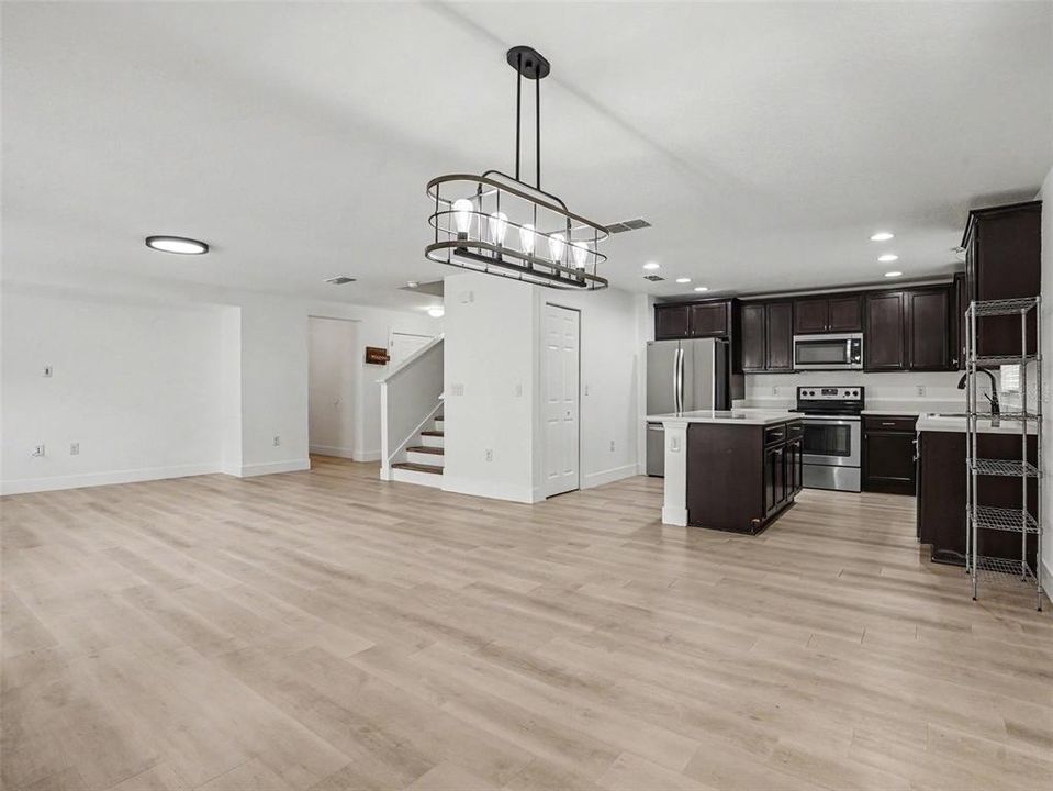 En Venta: $385,000 (4 camas, 2 baños, 2036 Pies cuadrados)