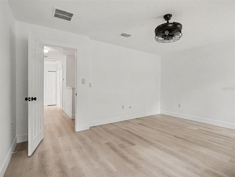 En Venta: $385,000 (4 camas, 2 baños, 2036 Pies cuadrados)