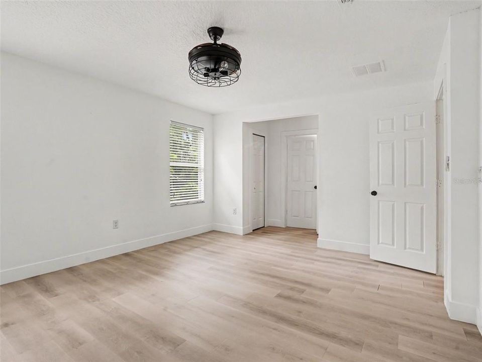 En Venta: $385,000 (4 camas, 2 baños, 2036 Pies cuadrados)