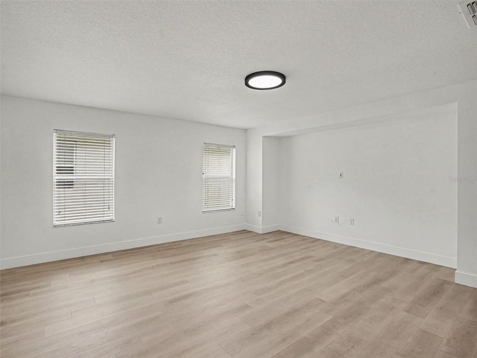 En Venta: $385,000 (4 camas, 2 baños, 2036 Pies cuadrados)