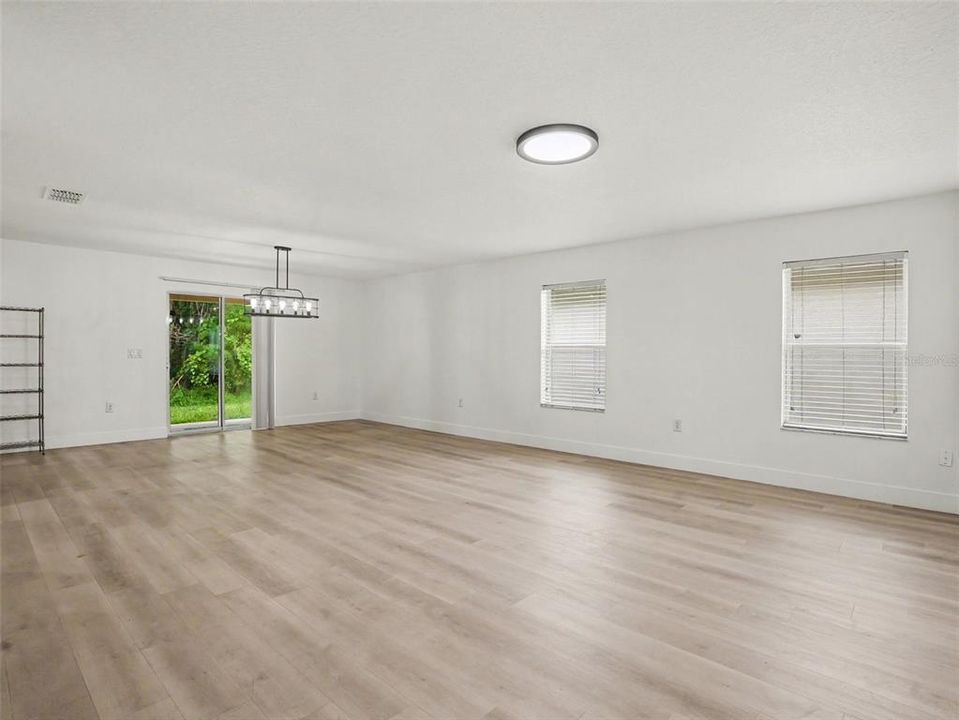 En Venta: $385,000 (4 camas, 2 baños, 2036 Pies cuadrados)