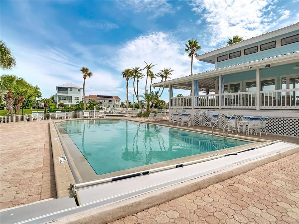 For Sale: $279,999 (2 beds, 2 baths, 874 Square Feet)