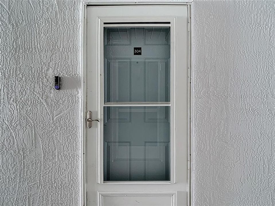 For Sale: $279,999 (2 beds, 2 baths, 874 Square Feet)