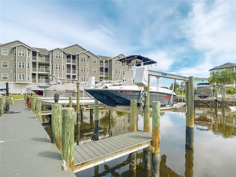 For Sale: $279,999 (2 beds, 2 baths, 874 Square Feet)