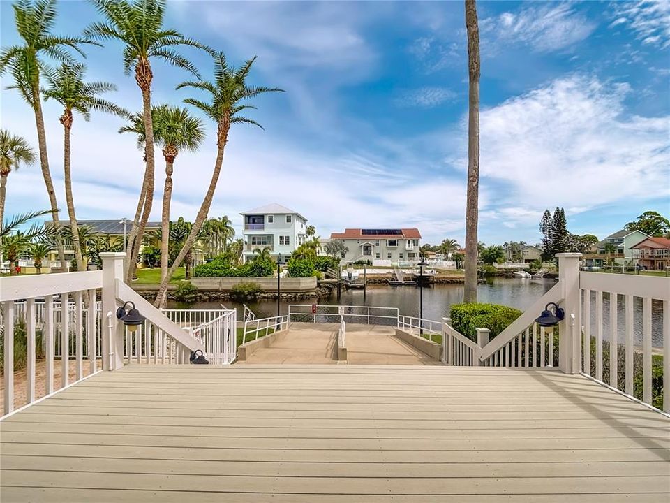 For Sale: $279,999 (2 beds, 2 baths, 874 Square Feet)