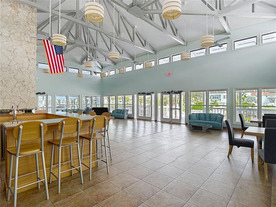 For Sale: $279,999 (2 beds, 2 baths, 874 Square Feet)