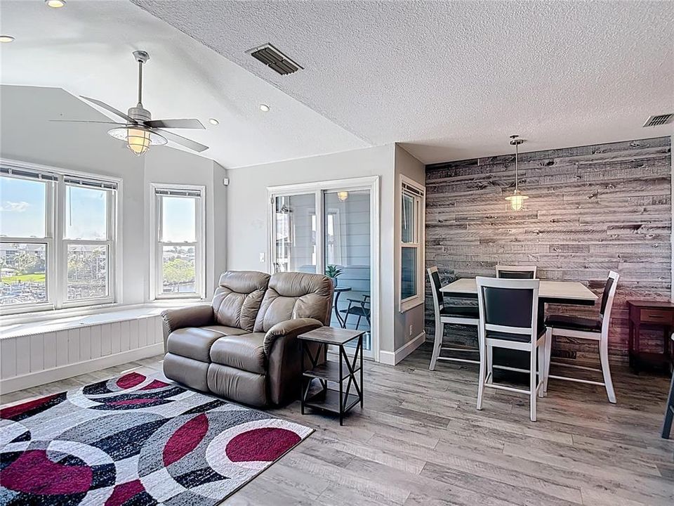 For Sale: $279,999 (2 beds, 2 baths, 874 Square Feet)