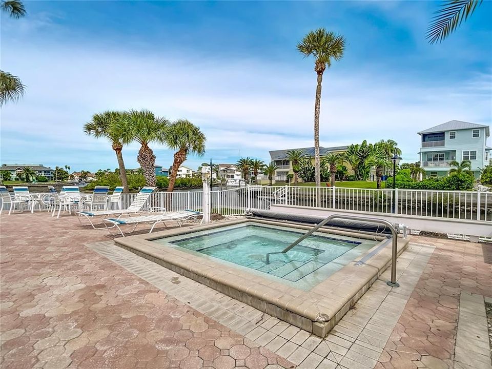 For Sale: $279,999 (2 beds, 2 baths, 874 Square Feet)