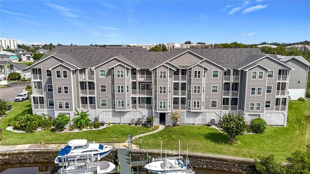 For Sale: $279,999 (2 beds, 2 baths, 874 Square Feet)