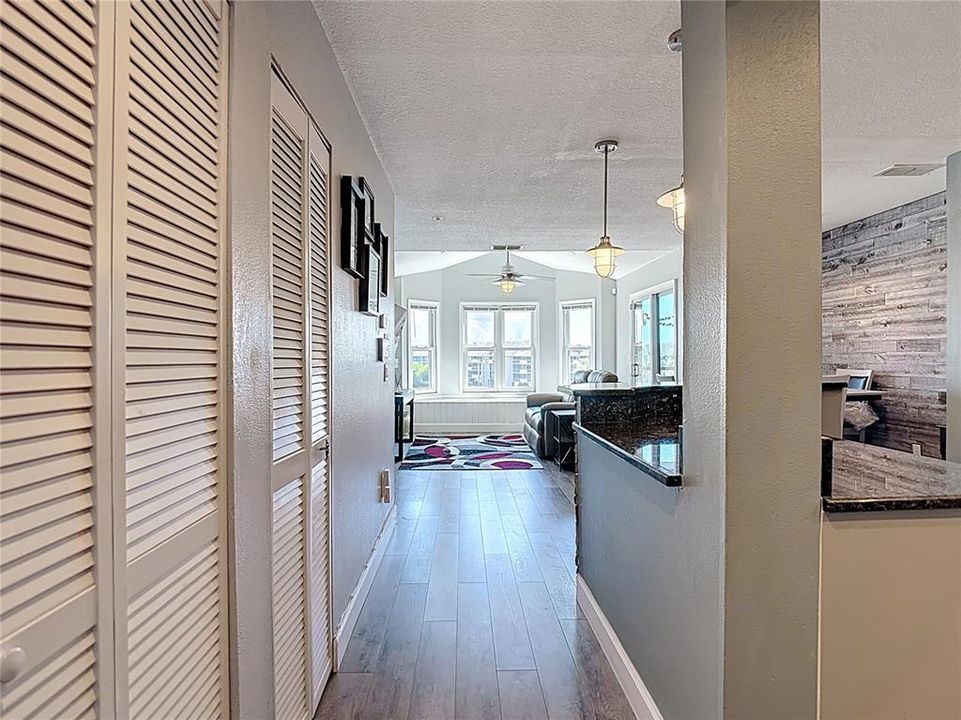 For Sale: $279,999 (2 beds, 2 baths, 874 Square Feet)