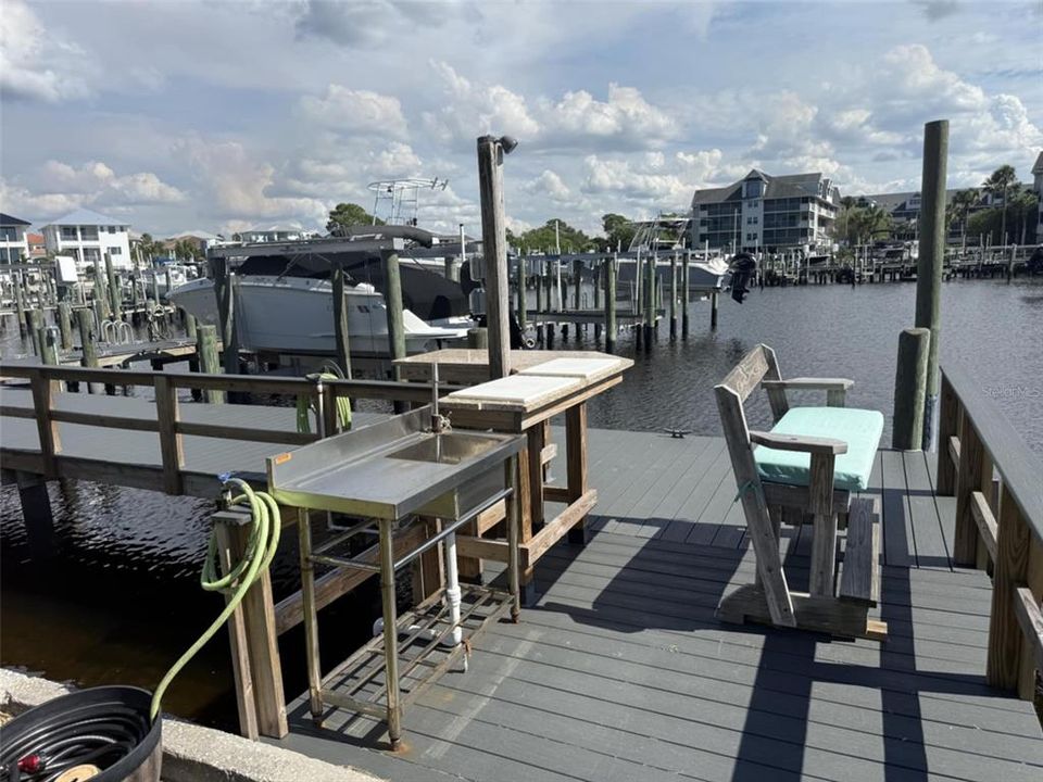 For Sale: $279,999 (2 beds, 2 baths, 874 Square Feet)