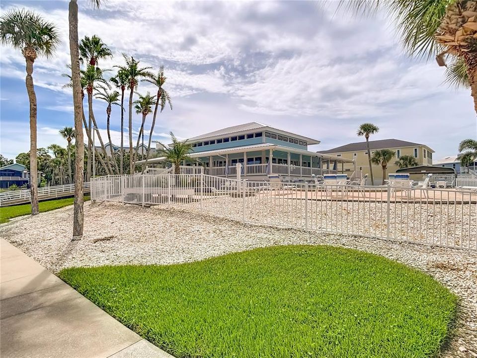 For Sale: $279,999 (2 beds, 2 baths, 874 Square Feet)