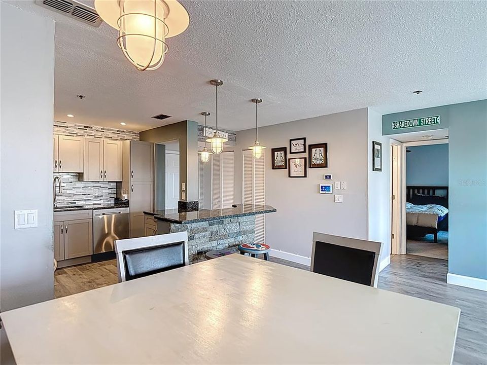 For Sale: $279,999 (2 beds, 2 baths, 874 Square Feet)