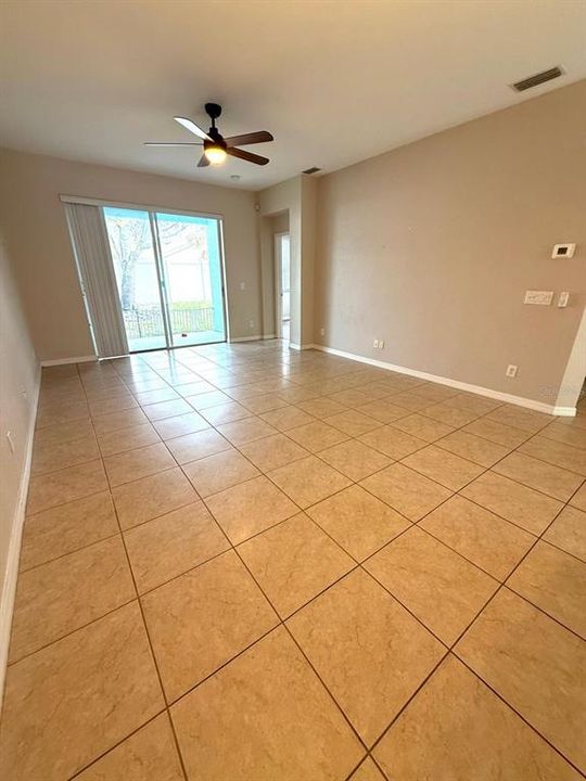 For Sale: $244,900 (2 beds, 2 baths, 1215 Square Feet)