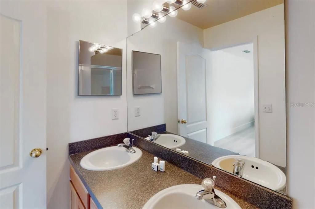 En Venta: $365,000 (4 camas, 3 baños, 1768 Pies cuadrados)