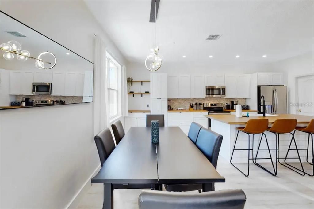 En Venta: $365,000 (4 camas, 3 baños, 1768 Pies cuadrados)