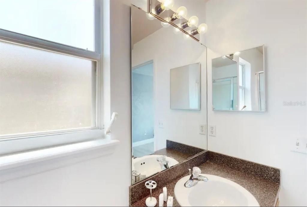 En Venta: $365,000 (4 camas, 3 baños, 1768 Pies cuadrados)