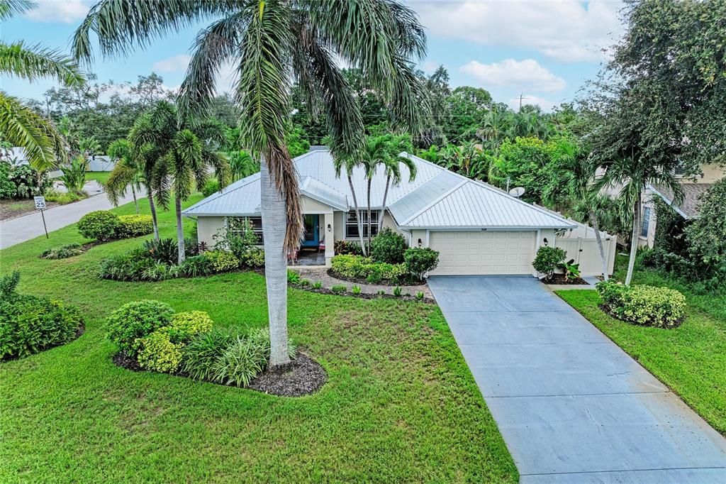 For Sale: $869,000 (3 beds, 2 baths, 2482 Square Feet)