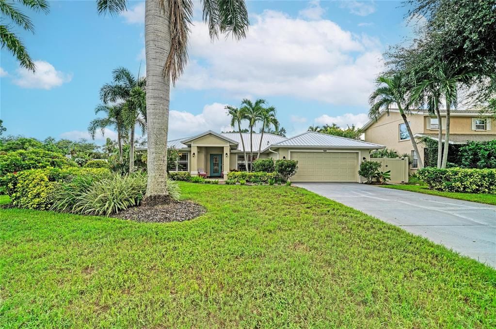 For Sale: $869,000 (3 beds, 2 baths, 2482 Square Feet)