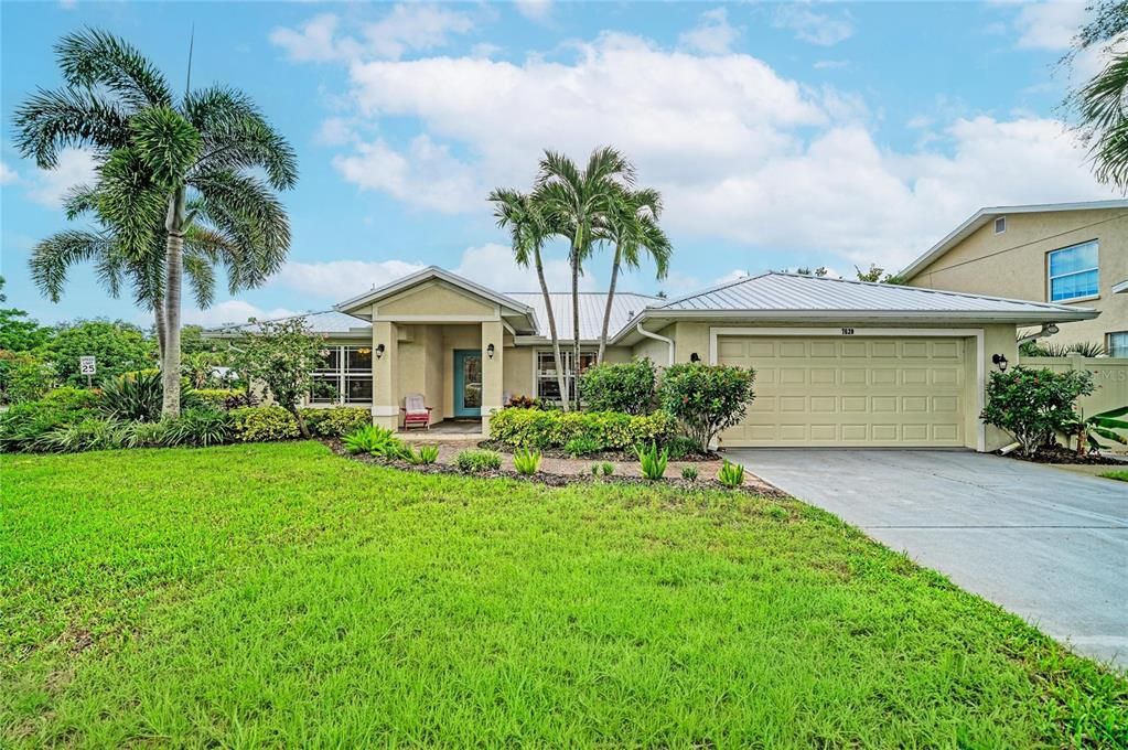 For Sale: $869,000 (3 beds, 2 baths, 2482 Square Feet)