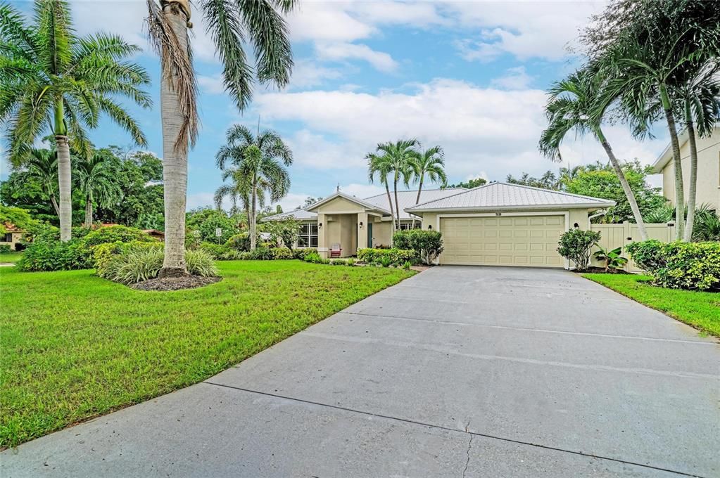 For Sale: $869,000 (3 beds, 2 baths, 2482 Square Feet)