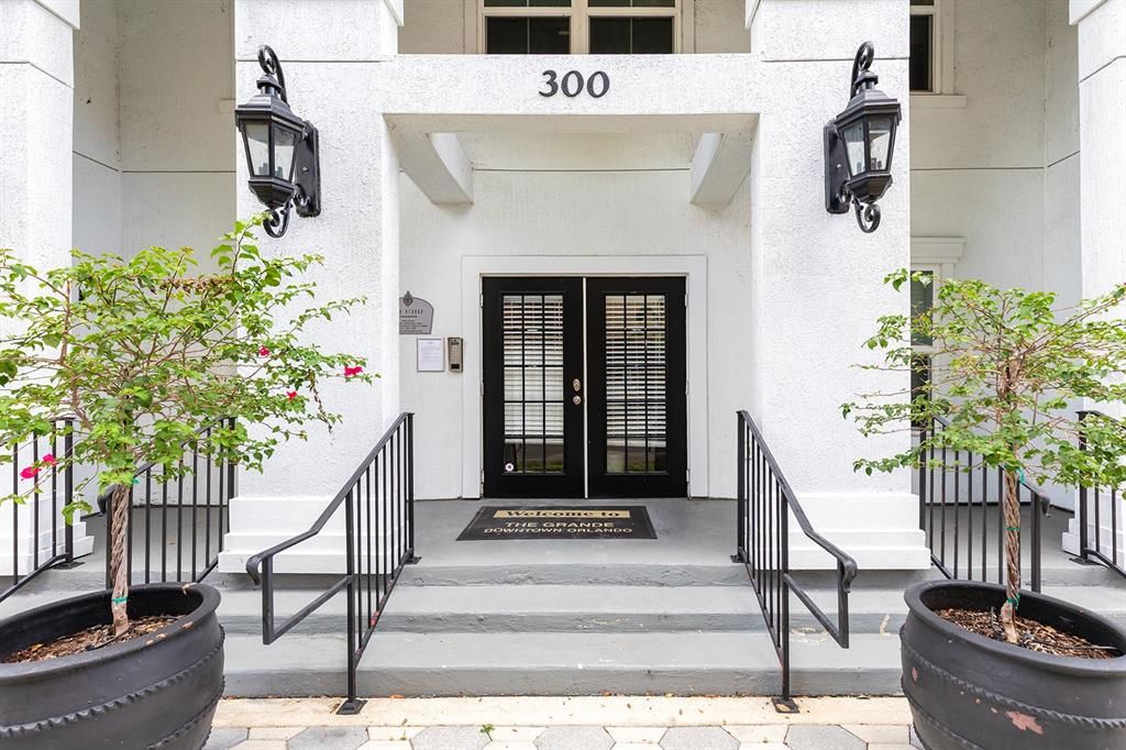 For Sale: $174,900 (2 beds, 2 baths, 1215 Square Feet)