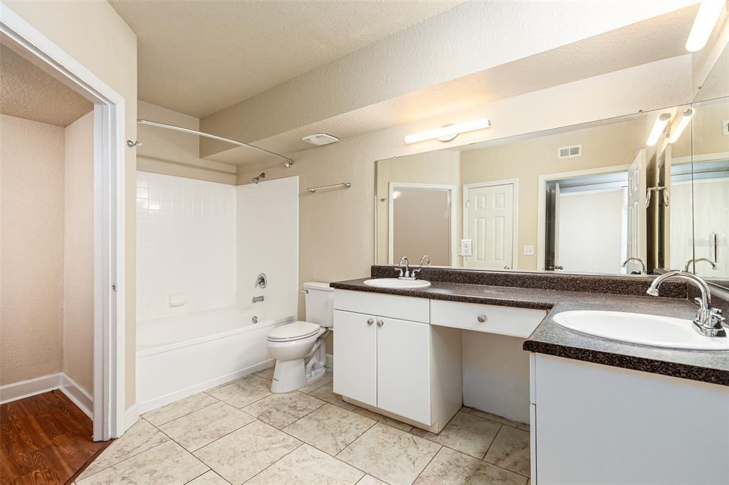 For Sale: $174,900 (2 beds, 2 baths, 1215 Square Feet)