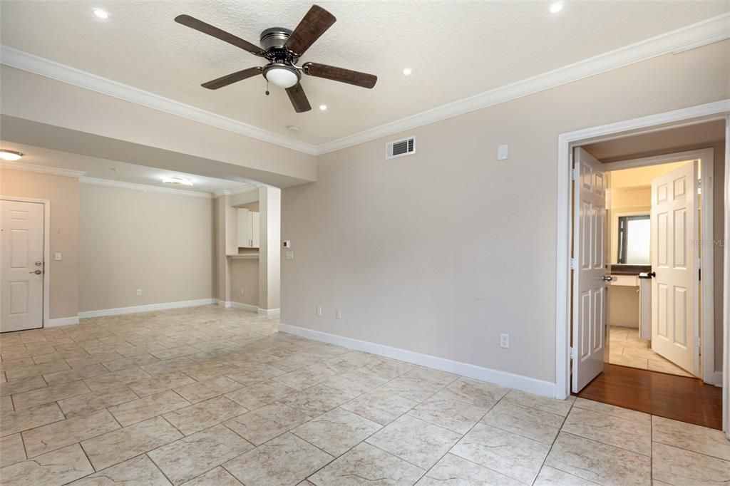 For Sale: $174,900 (2 beds, 2 baths, 1215 Square Feet)