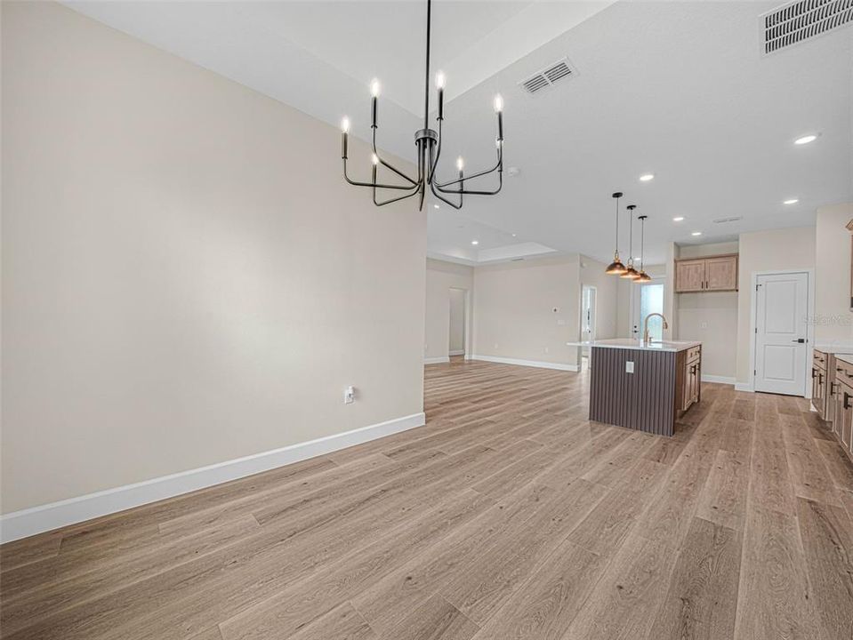 На продажу: $365,000 (4 спален, 2 ванн, 1793.2 Квадратных фут)