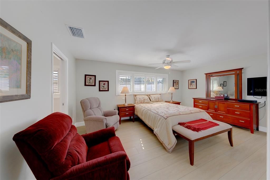 En Venta: $575,000 (4 camas, 3 baños, 2292 Pies cuadrados)
