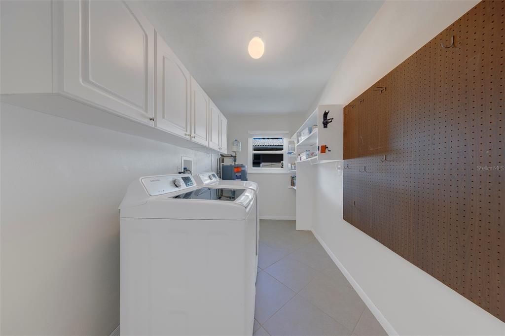 En Venta: $575,000 (4 camas, 3 baños, 2292 Pies cuadrados)