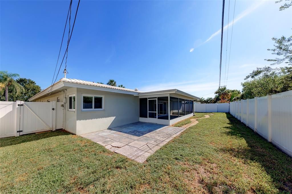 En Venta: $575,000 (4 camas, 3 baños, 2292 Pies cuadrados)
