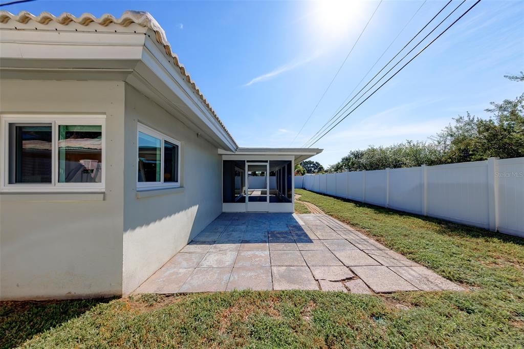 En Venta: $575,000 (4 camas, 3 baños, 2292 Pies cuadrados)