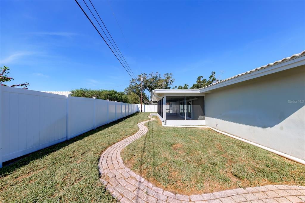 En Venta: $575,000 (4 camas, 3 baños, 2292 Pies cuadrados)