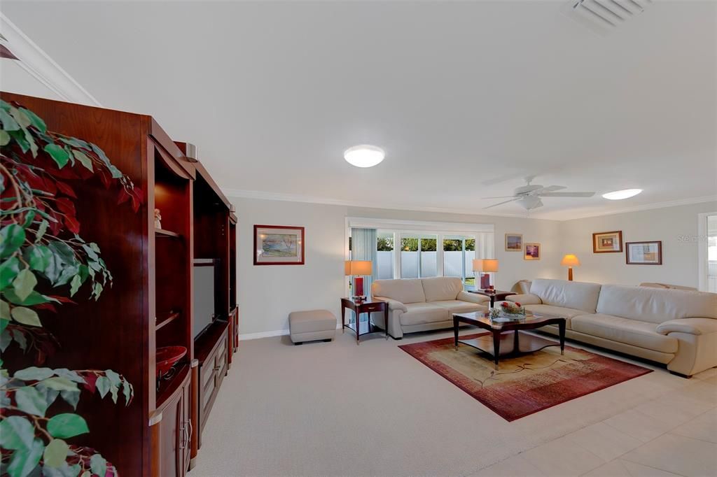 En Venta: $575,000 (4 camas, 3 baños, 2292 Pies cuadrados)