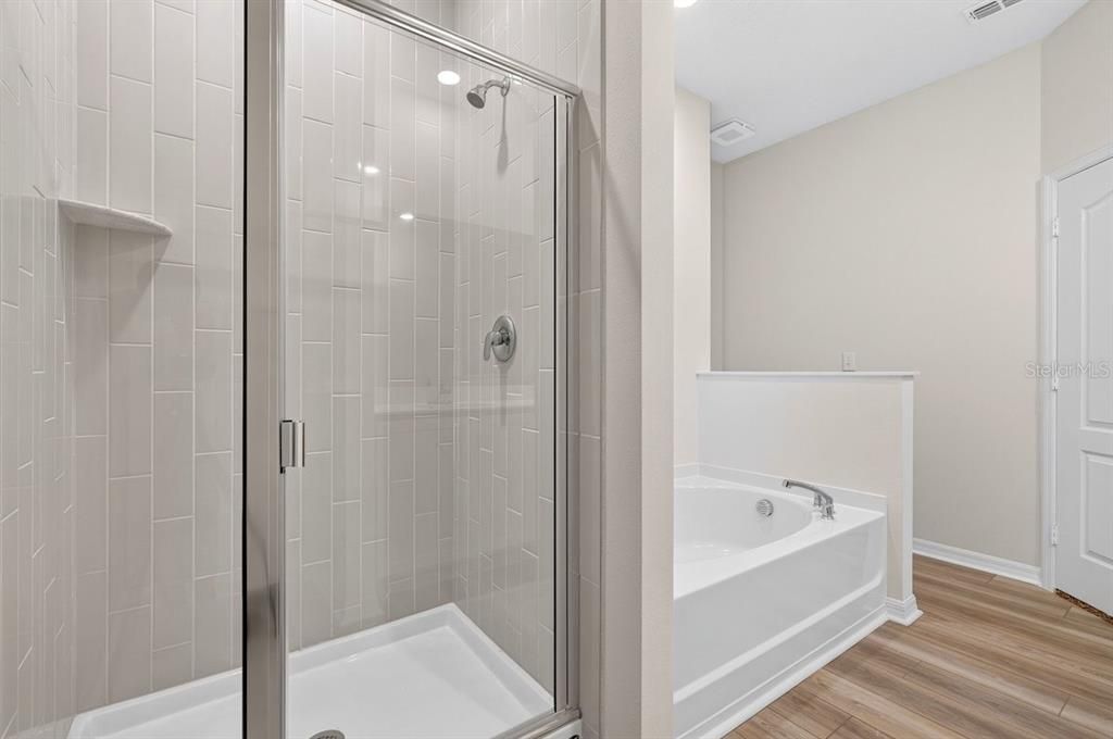 На продажу: $385,000 (4 спален, 2 ванн, 1851 Квадратных фут)
