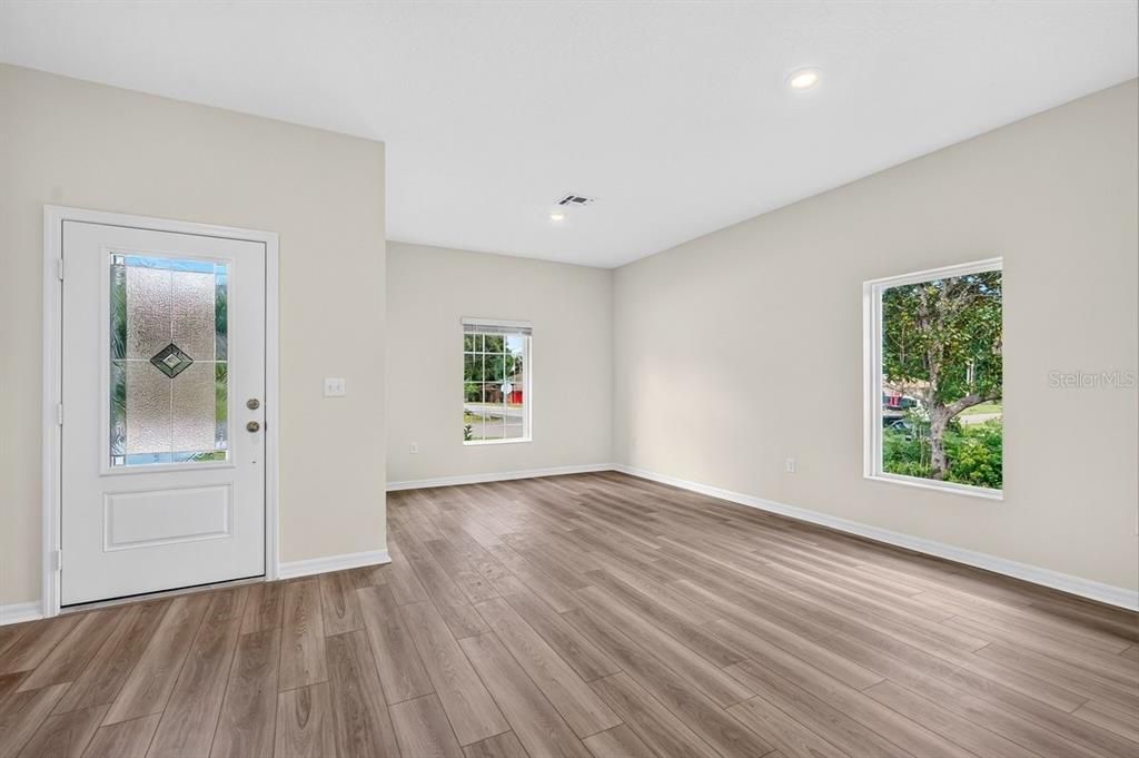 На продажу: $385,000 (4 спален, 2 ванн, 1851 Квадратных фут)