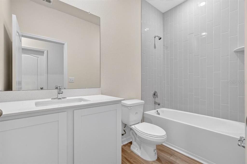 На продажу: $385,000 (4 спален, 2 ванн, 1851 Квадратных фут)