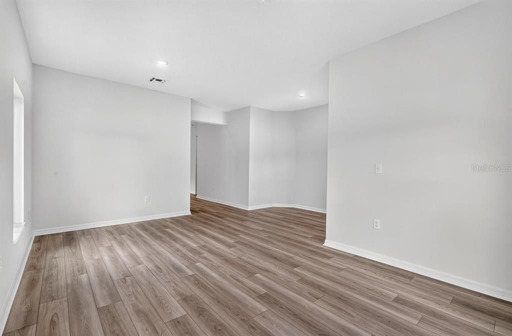 На продажу: $385,000 (4 спален, 2 ванн, 1851 Квадратных фут)