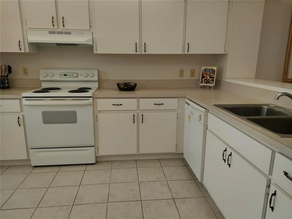 For Sale: $106,000 (2 beds, 2 baths, 1347 Square Feet)