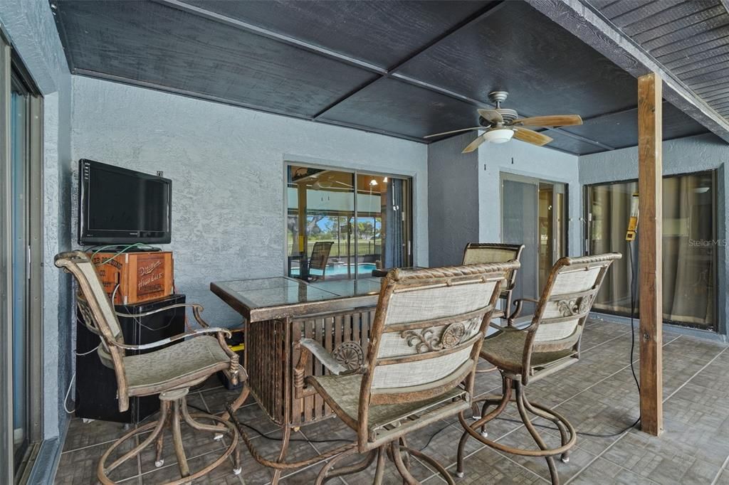 Activo con contrato: $395,000 (2 camas, 2 baños, 1415 Pies cuadrados)