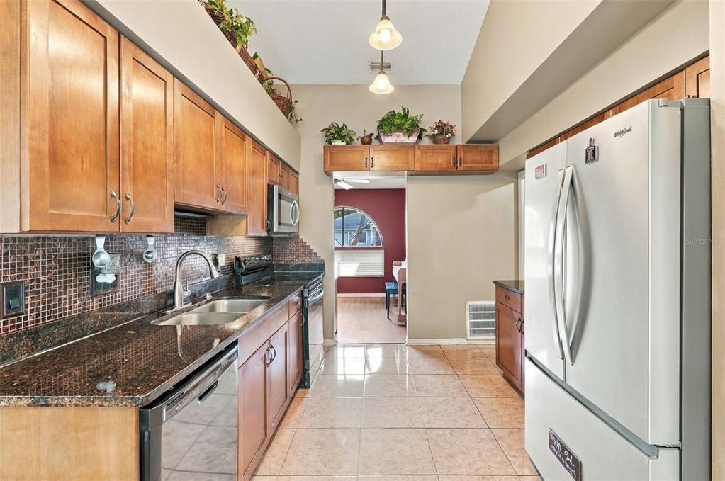 Activo con contrato: $395,000 (2 camas, 2 baños, 1415 Pies cuadrados)