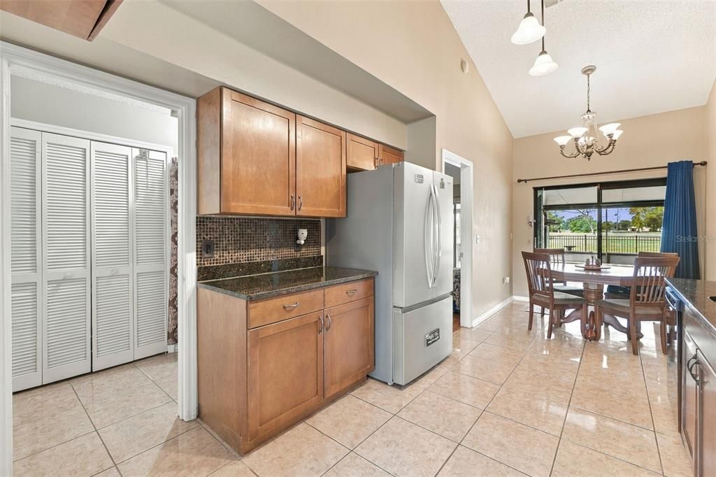 Activo con contrato: $395,000 (2 camas, 2 baños, 1415 Pies cuadrados)