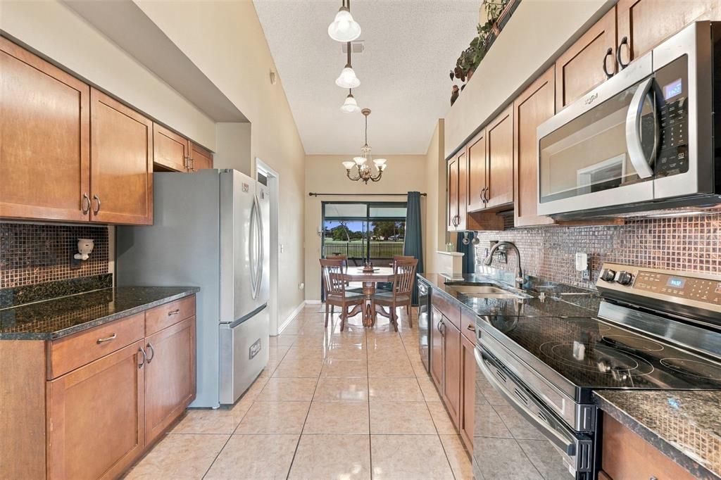 Activo con contrato: $395,000 (2 camas, 2 baños, 1415 Pies cuadrados)