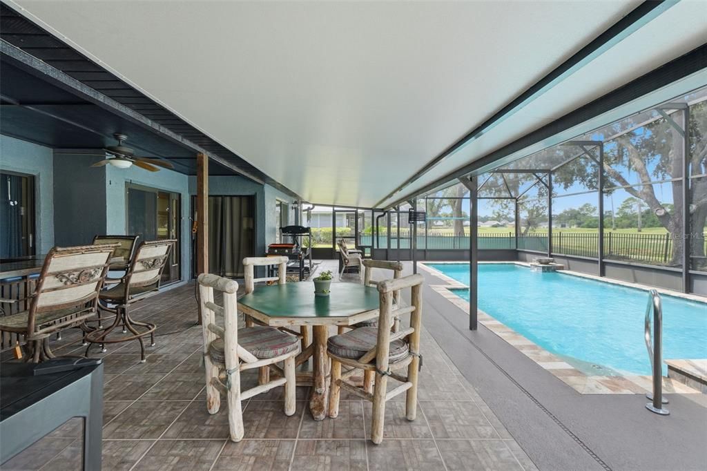 Activo con contrato: $395,000 (2 camas, 2 baños, 1415 Pies cuadrados)