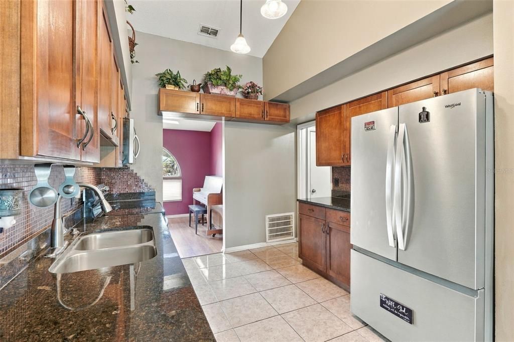 Activo con contrato: $395,000 (2 camas, 2 baños, 1415 Pies cuadrados)