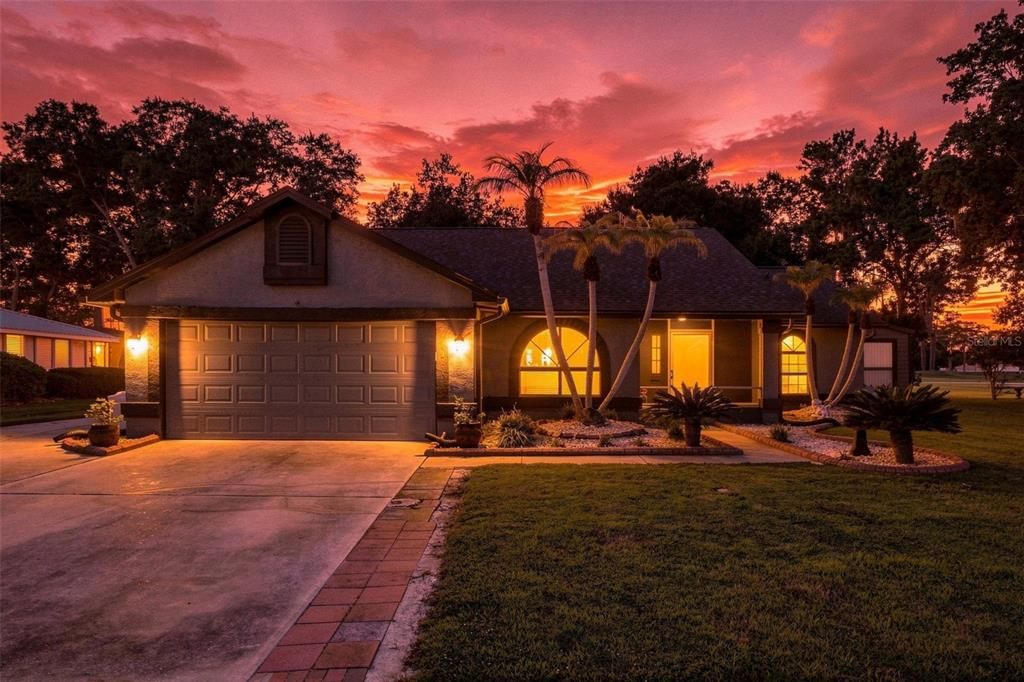 Activo con contrato: $395,000 (2 camas, 2 baños, 1415 Pies cuadrados)